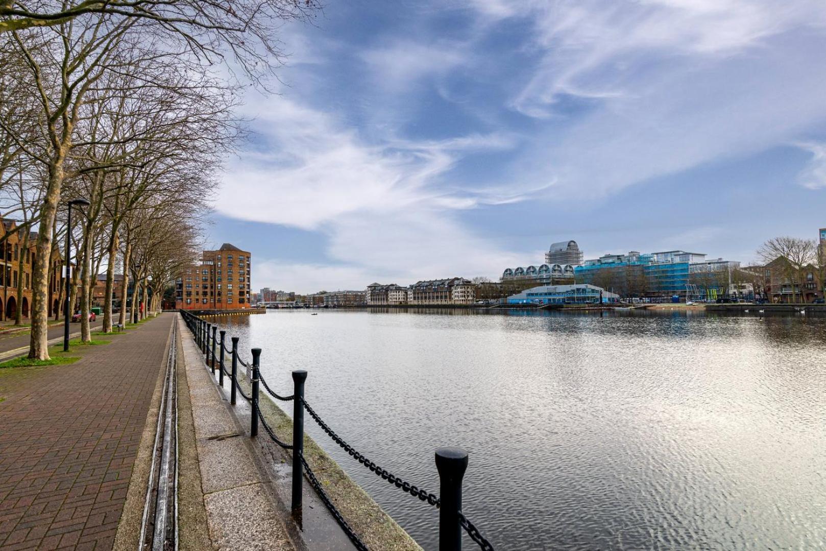 Guestready - 4br In Surrey Quays Canada Water Londen